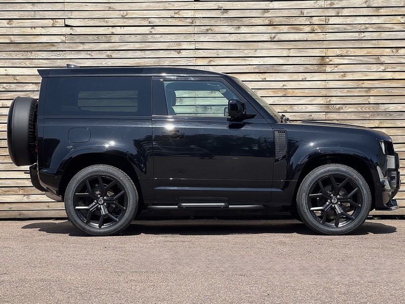 Land Rover Defender 90 2024'74 D250 MHEV X-Dynamic HSE | Pan Roof | 6 Seats! - U9121