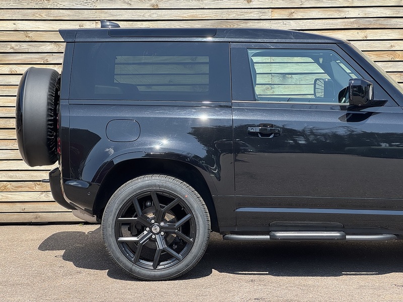 Land Rover Defender 90 2024'74 D250 MHEV X-Dynamic HSE | Pan Roof | 6 Seats! - U9121