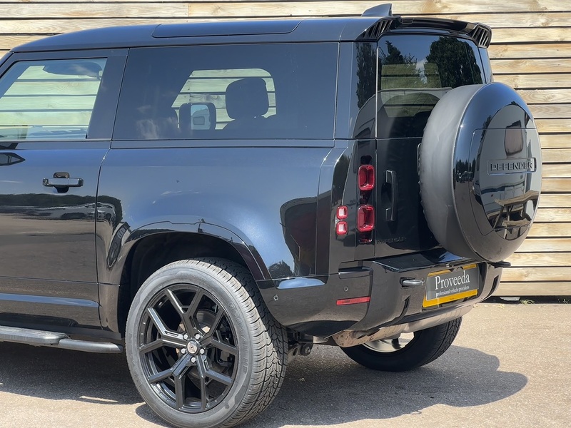 Land Rover Defender 90 2024'74 D250 MHEV X-Dynamic HSE | Pan Roof | 6 Seats! - U9121