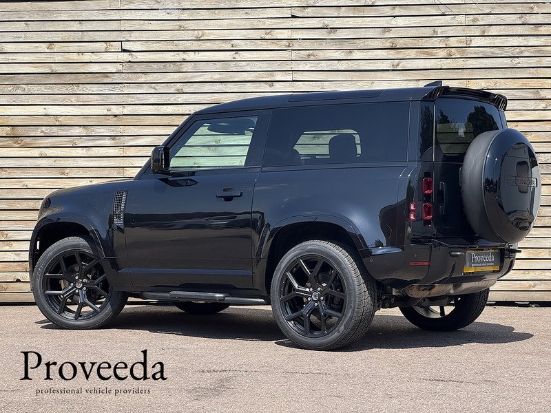 Land Rover Defender 90 2024'74 D250 MHEV X-Dynamic HSE | Pan Roof | 6 Seats! - U9121