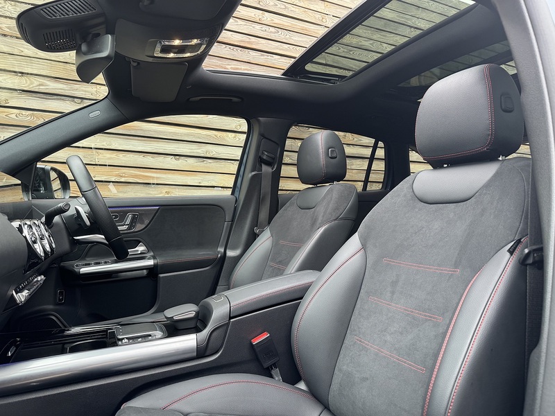 Mercedes-Benz GLA 2023'23 GLA200d AMG Line Night Edition | Premium Plus | Pan Roof - U9128