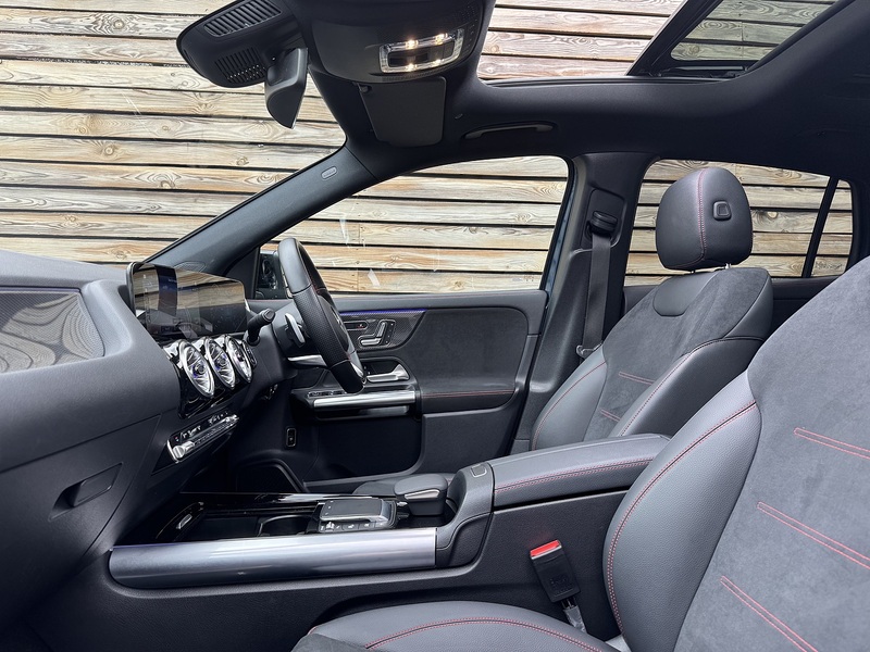 Mercedes-Benz GLA 2023'23 GLA200d AMG Line Night Edition | Premium Plus | Pan Roof - U9128