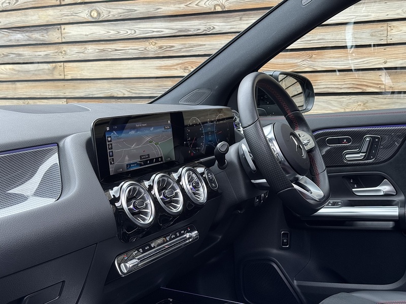Mercedes-Benz GLA 2023'23 GLA200d AMG Line Night Edition | Premium Plus | Pan Roof - U9128