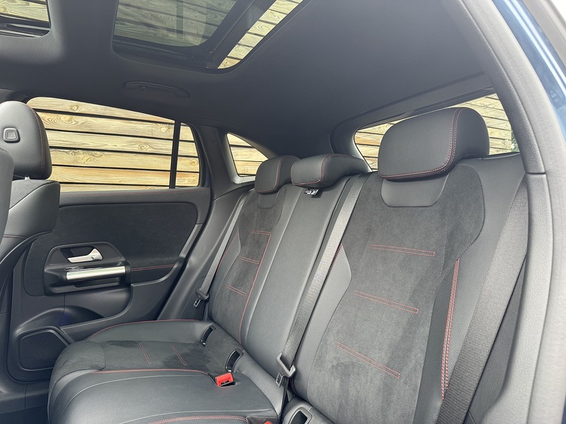 Mercedes-Benz GLA 2023'23 GLA200d AMG Line Night Edition | Premium Plus | Pan Roof - U9128