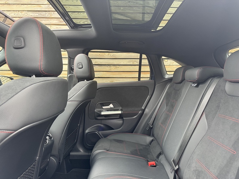 Mercedes-Benz GLA 2023'23 GLA200d AMG Line Night Edition | Premium Plus | Pan Roof - U9128