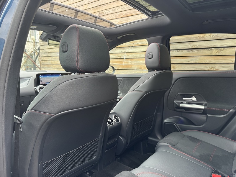 Mercedes-Benz GLA 2023'23 GLA200d AMG Line Night Edition | Premium Plus | Pan Roof - U9128