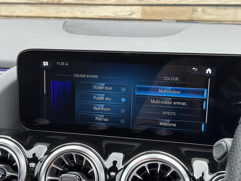 Mercedes-Benz GLA 2023'23 GLA200d AMG Line Night Edition | Premium Plus | Pan Roof - U9128