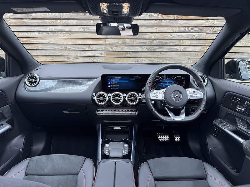 Mercedes-Benz GLA 2023'23 GLA200d AMG Line Night Edition | Premium Plus | Pan Roof - U9128
