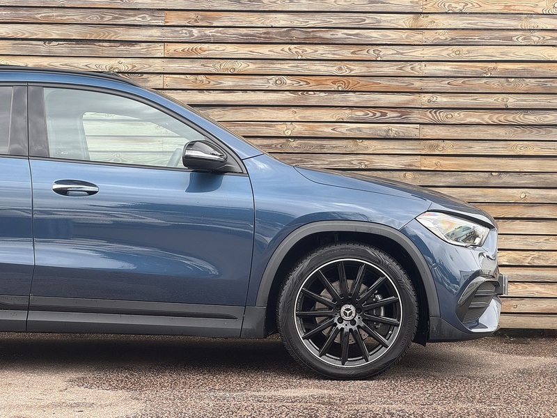 Mercedes-Benz GLA 2023'23 GLA200d AMG Line Night Edition | Premium Plus | Pan Roof - U9128