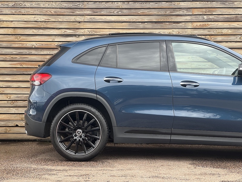 Mercedes-Benz GLA 2023'23 GLA200d AMG Line Night Edition | Premium Plus | Pan Roof - U9128