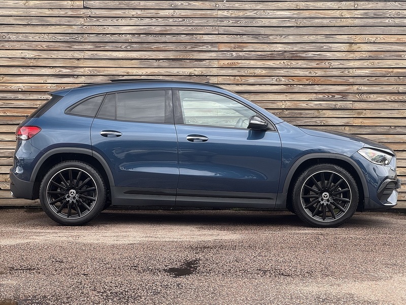 Mercedes-Benz GLA 2023'23 GLA200d AMG Line Night Edition | Premium Plus | Pan Roof - U9128