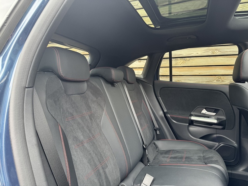 Mercedes-Benz GLA 2023'23 GLA200d AMG Line Night Edition | Premium Plus | Pan Roof - U9128