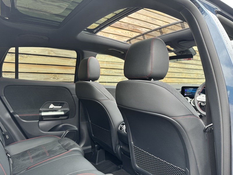 Mercedes-Benz GLA 2023'23 GLA200d AMG Line Night Edition | Premium Plus | Pan Roof - U9128