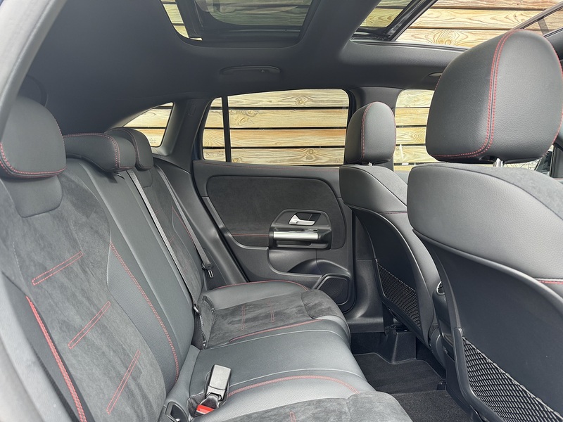 Mercedes-Benz GLA 2023'23 GLA200d AMG Line Night Edition | Premium Plus | Pan Roof - U9128
