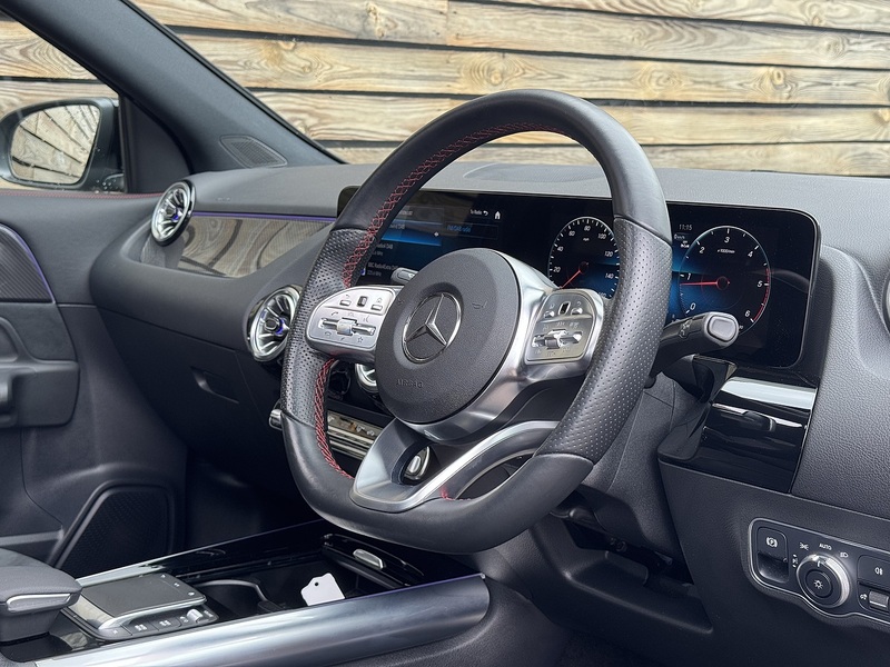 Mercedes-Benz GLA 2023'23 GLA200d AMG Line Night Edition | Premium Plus | Pan Roof - U9128