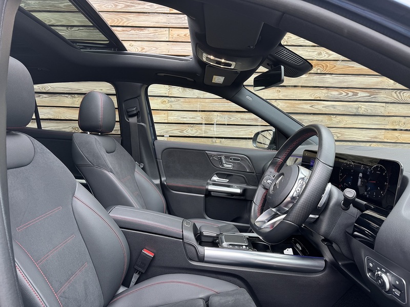 Mercedes-Benz GLA 2023'23 GLA200d AMG Line Night Edition | Premium Plus | Pan Roof - U9128
