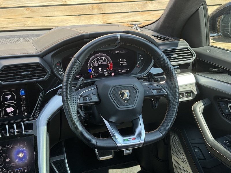 Lamborghini Urus 2020'70 V8 BiTurbo | Pan Roof | Mega Spec! - U9133