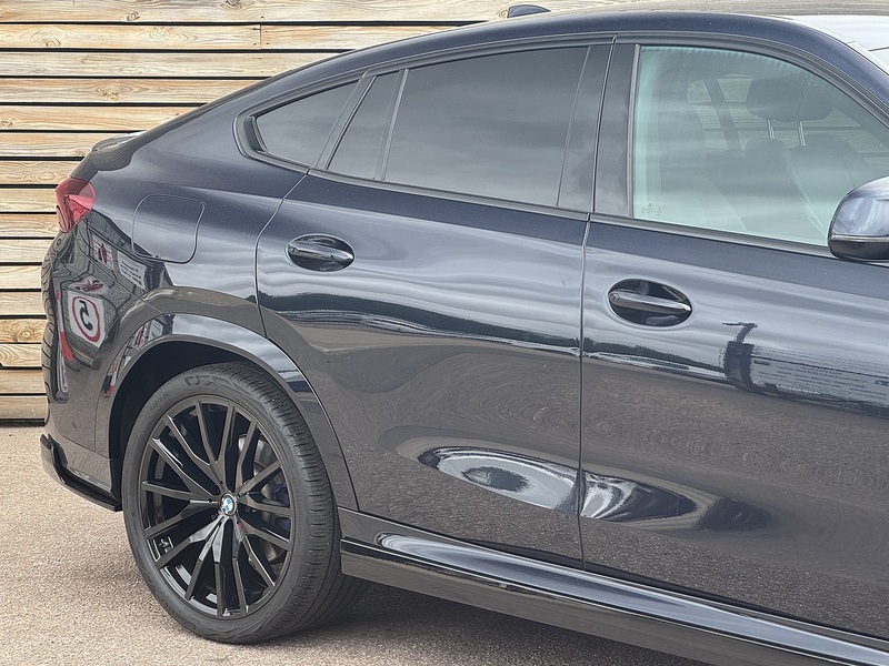 BMW X6 2023'23 40i MHT M Sport | M Sport Pro Pack | Ambient Lighting - U9147