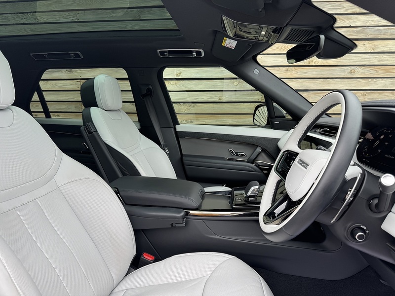 Land Rover Range Rover Sport 2025'25 D300 MHEV Dynamic SE | Huge Spec | Pan Roof - U9148
