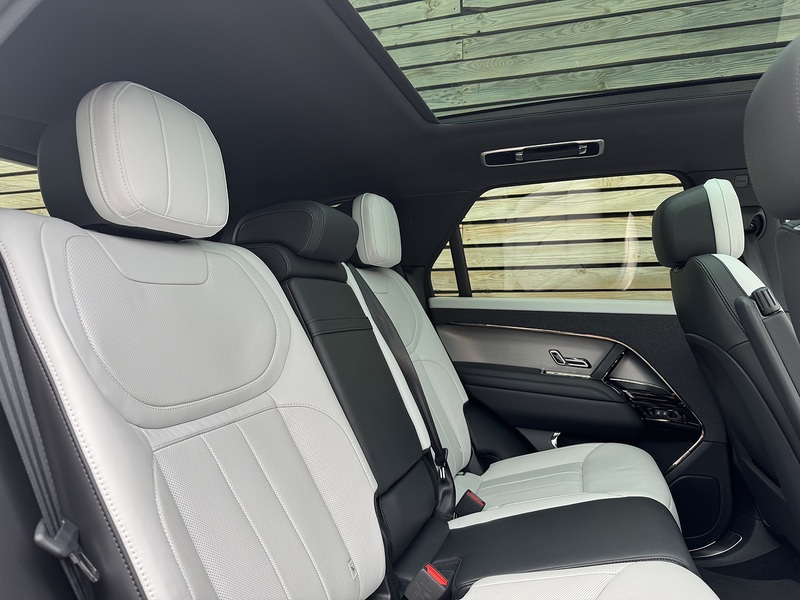 Land Rover Range Rover Sport 2025'25 D300 MHEV Dynamic SE | Huge Spec | Pan Roof - U9148
