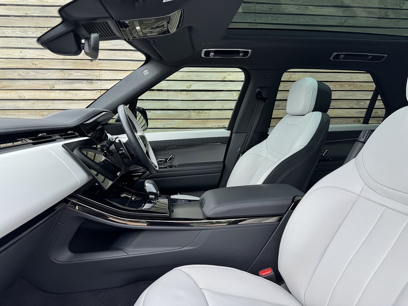 Land Rover Range Rover Sport 2025'25 D300 MHEV Dynamic SE | Huge Spec | Pan Roof - U9148