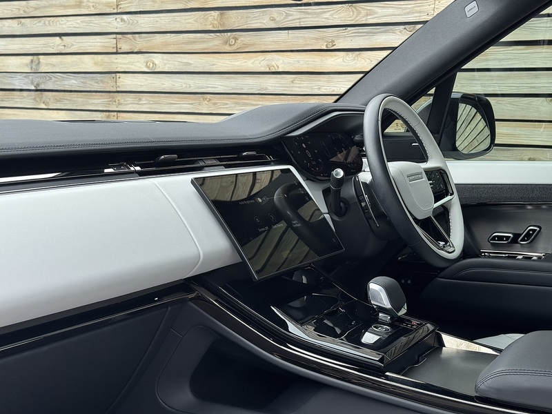 Land Rover Range Rover Sport 2025'25 D300 MHEV Dynamic SE | Huge Spec | Pan Roof - U9148