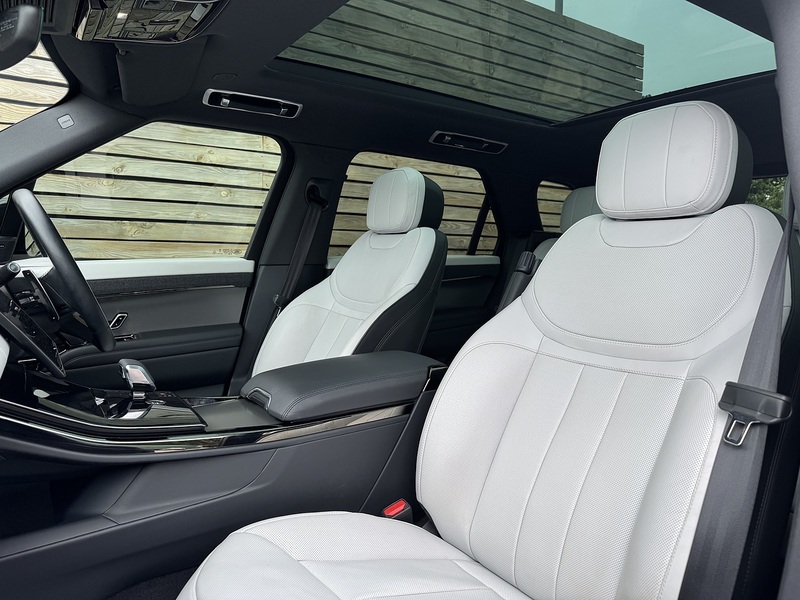 Land Rover Range Rover Sport 2025'25 D300 MHEV Dynamic SE | Huge Spec | Pan Roof - U9148