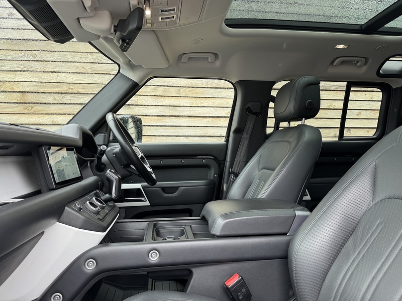 Land Rover Defender 110 2021'21 P300 HSE | 7 Seater | Pan Roof - U9151