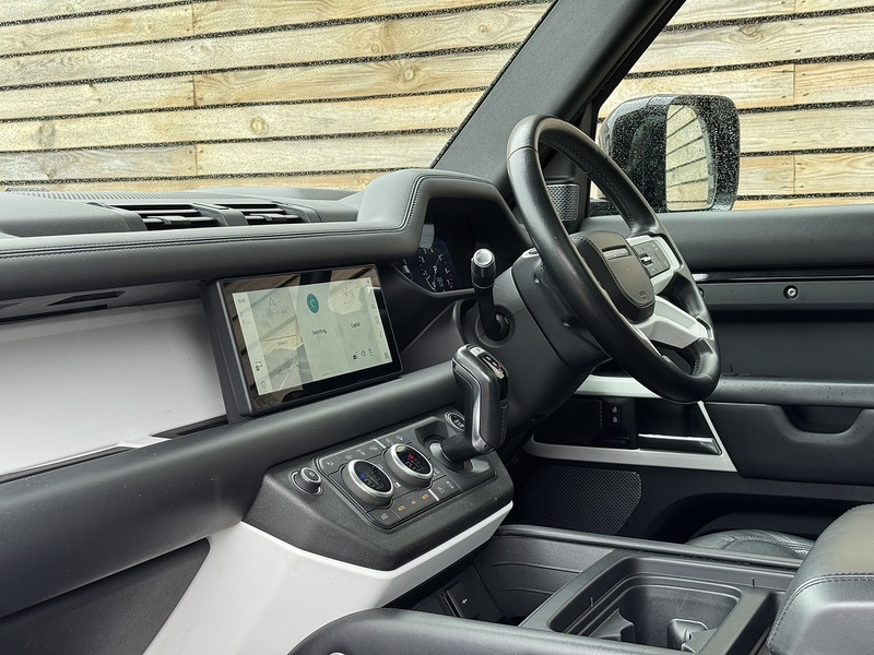 Land Rover Defender 110 2021'21 P300 HSE | 7 Seater | Pan Roof - U9151