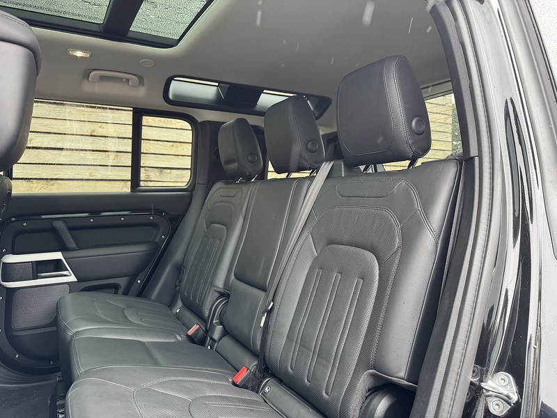 Land Rover Defender 110 2021'21 P300 HSE | 7 Seater | Pan Roof - U9151