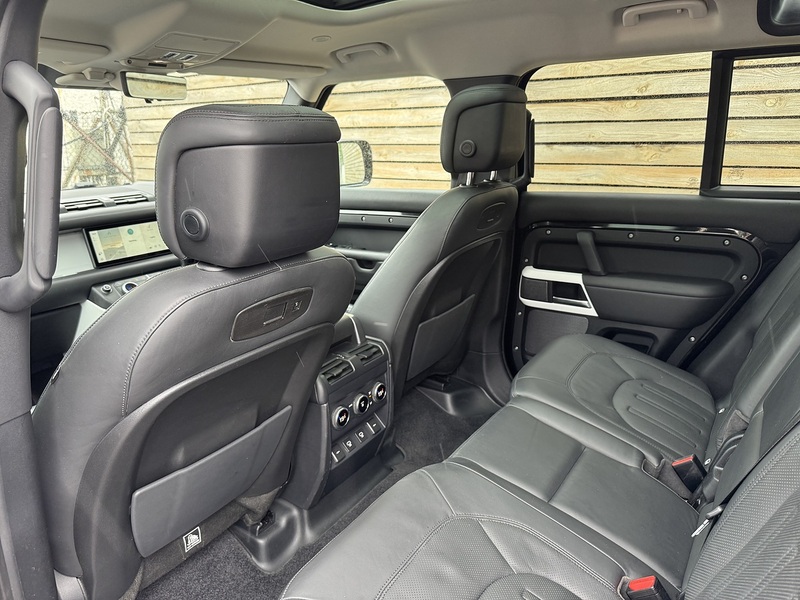 Land Rover Defender 110 2021'21 P300 HSE | 7 Seater | Pan Roof - U9151