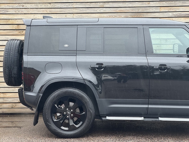 Land Rover Defender 110 2021'21 P300 HSE | 7 Seater | Pan Roof - U9151