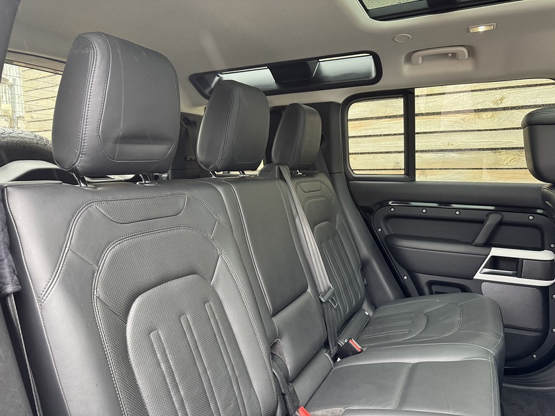 Land Rover Defender 110 2021'21 P300 HSE | 7 Seater | Pan Roof - U9151