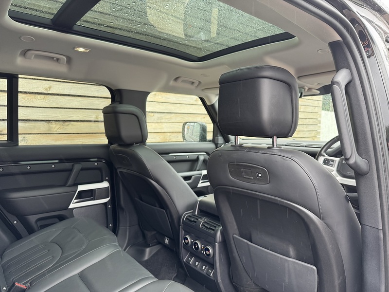 Land Rover Defender 110 2021'21 P300 HSE | 7 Seater | Pan Roof - U9151