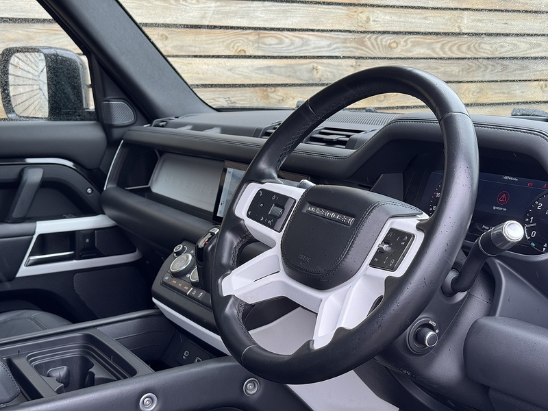 Land Rover Defender 110 2021'21 P300 HSE | 7 Seater | Pan Roof - U9151