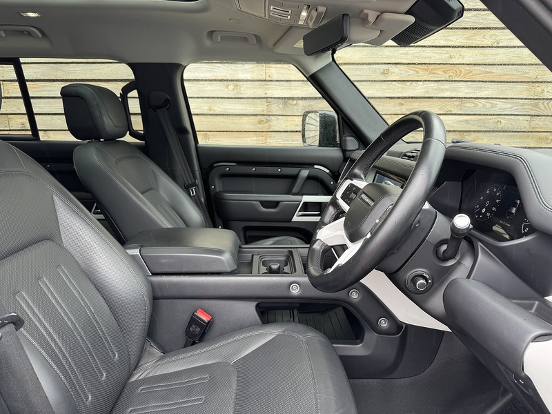 Land Rover Defender 110 2021'21 P300 HSE | 7 Seater | Pan Roof - U9151