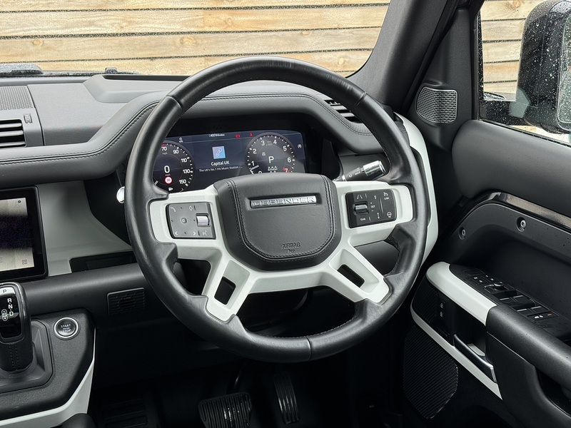 Land Rover Defender 110 2021'21 P300 HSE | 7 Seater | Pan Roof - U9151