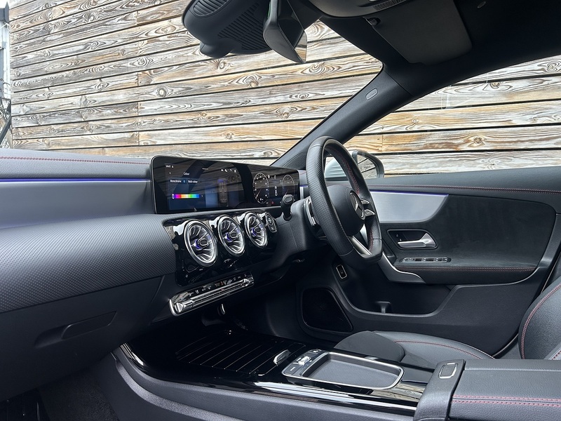 Mercedes-Benz CLA 2024'24 CLA220d AMG Line | Ambient Lighting | Premium Pack - U9152