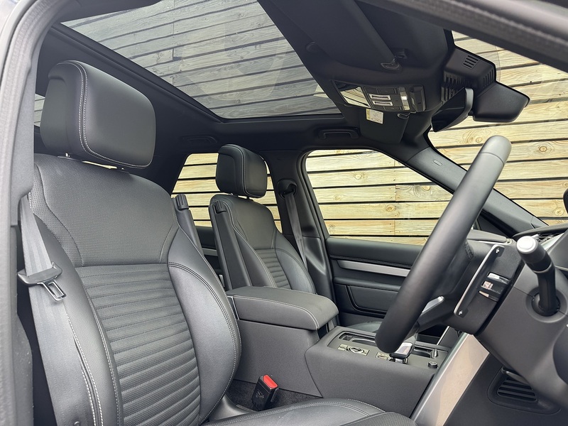 Land Rover Discovery 2023'23 D250 MHEV R-Dynamic SE | Pan Roof | Heated Seats - U9158