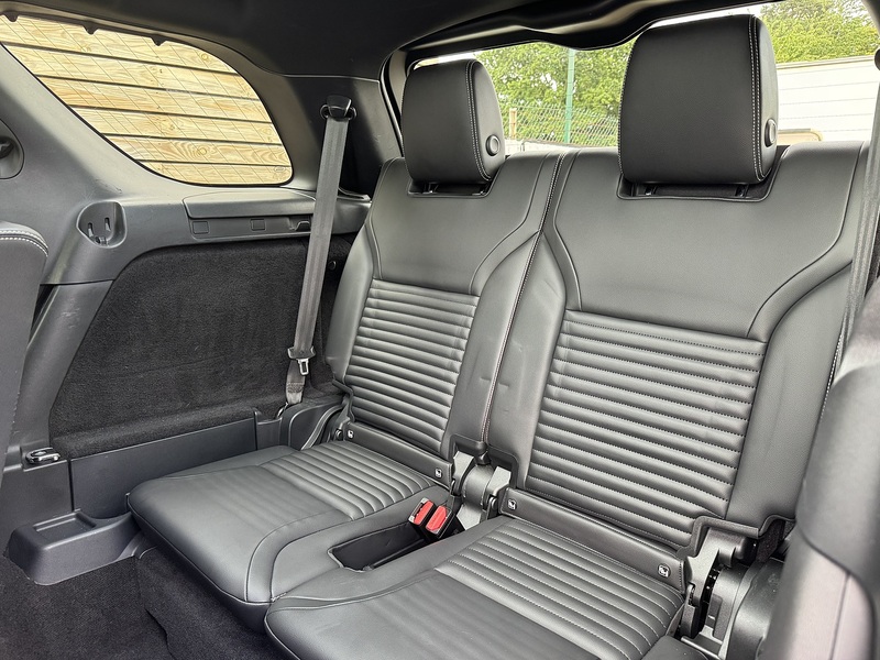 Land Rover Discovery 2023'23 D250 MHEV R-Dynamic SE | Pan Roof | Heated Seats - U9158