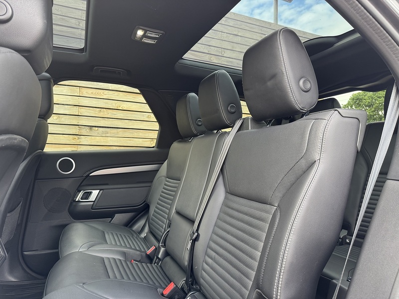 Land Rover Discovery 2023'23 D250 MHEV R-Dynamic SE | Pan Roof | Heated Seats - U9158