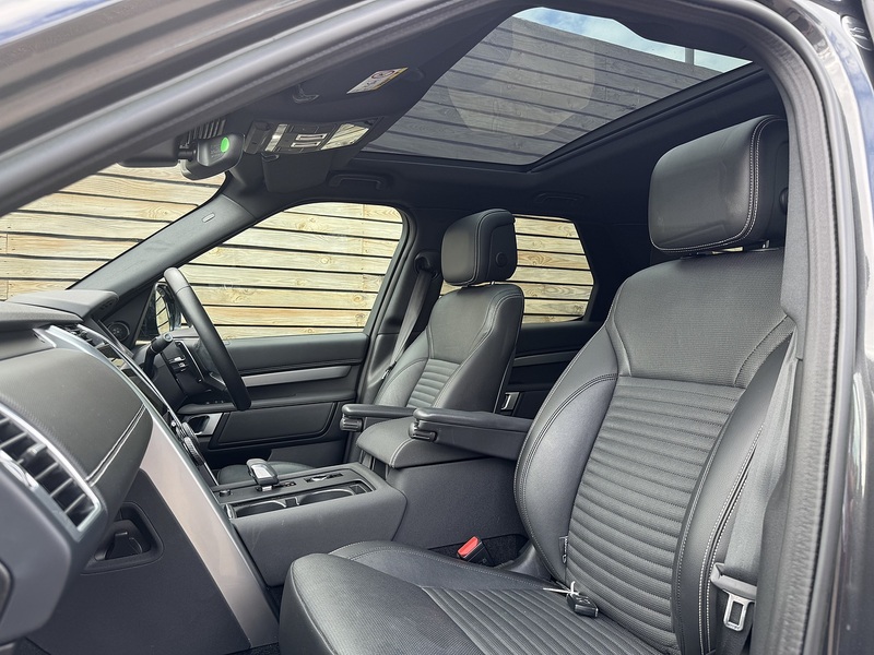 Land Rover Discovery 2023'23 D250 MHEV R-Dynamic SE | Pan Roof | Heated Seats - U9158