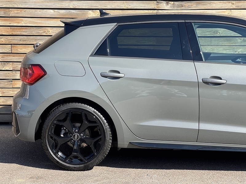 Audi A1 2024'74 TFSI Black Edition | Technoloy Pack  | Sonos Sound - U9167