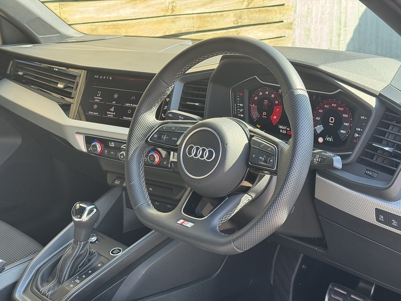 Audi A1 2024'74 TFSI Black Edition | Technoloy Pack  | Sonos Sound - U9167
