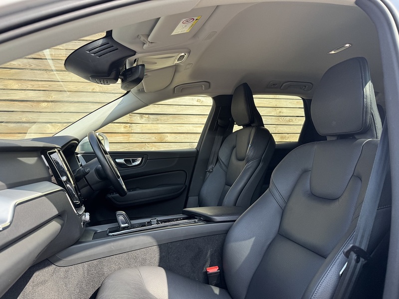 Volvo XC60 2020'20 B5 MHEV Momentum | Heated Steering Wheel | Top Spec! - U9172