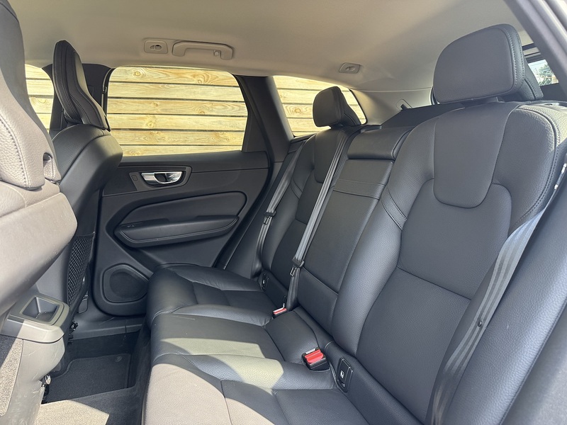Volvo XC60 2020'20 B5 MHEV Momentum | Heated Steering Wheel | Top Spec! - U9172