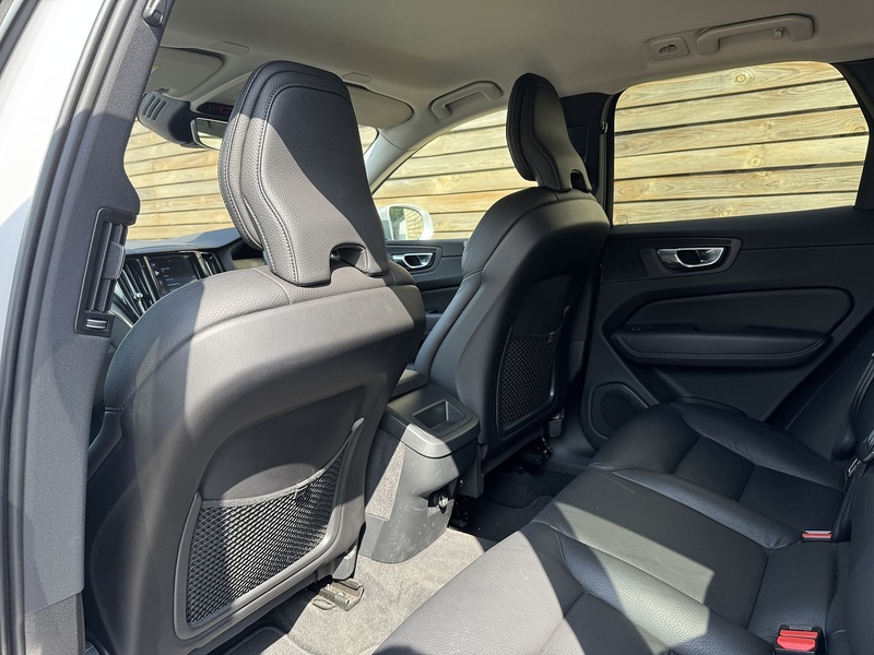 Volvo XC60 2020'20 B5 MHEV Momentum | Heated Steering Wheel | Top Spec! - U9172