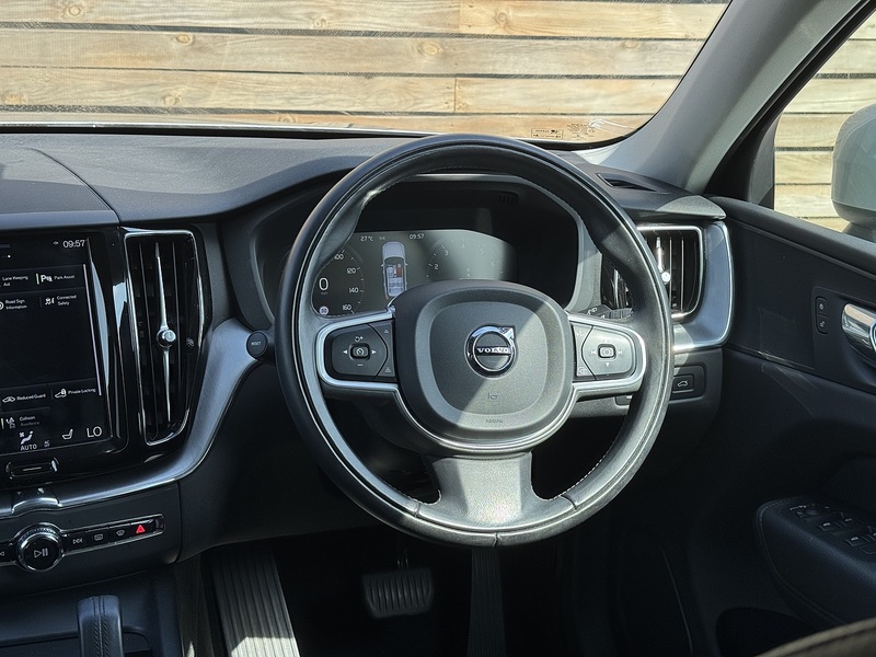 Volvo XC60 2020'20 B5 MHEV Momentum | Heated Steering Wheel | Top Spec! - U9172