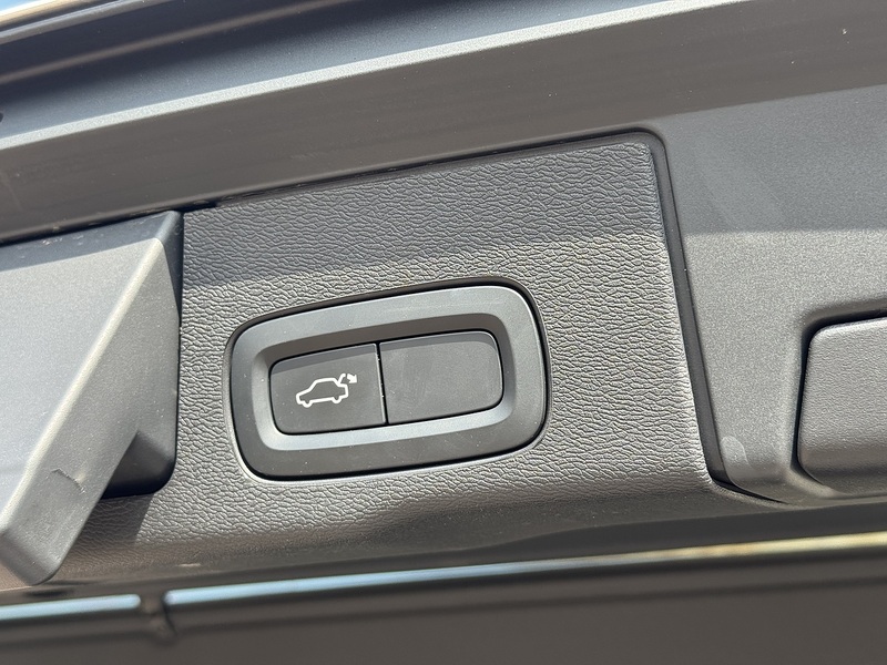 Volvo XC60 2020'20 B5 MHEV Momentum | Heated Steering Wheel | Top Spec! - U9172