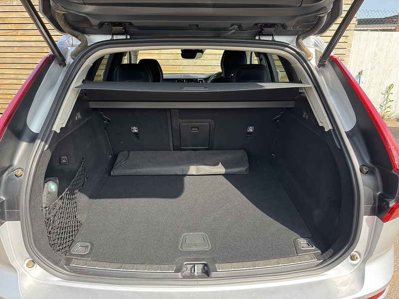 Volvo XC60 2020'20 B5 MHEV Momentum | Heated Steering Wheel | Top Spec! - U9172
